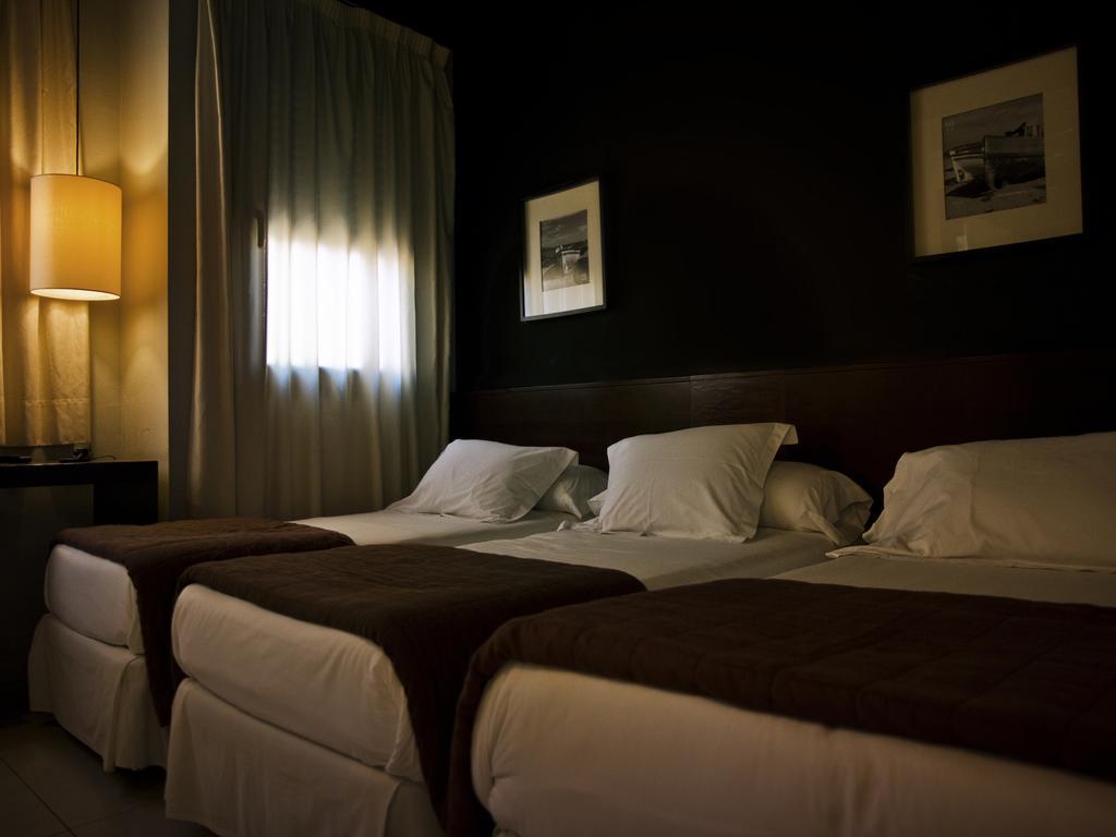 Hostal Badaloni Badalona Cameră foto